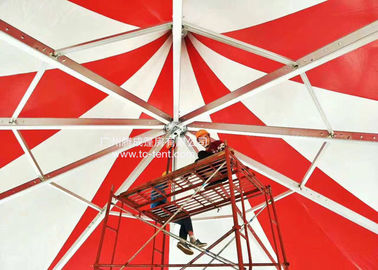 Cyrk Romantyczne namioty z ośmiobocznymi namiotami z czerwonego aluminium na przyjęcia ze ścianami PCV